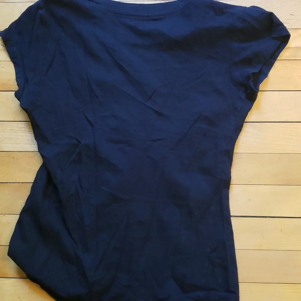 Girls medium short sleeve tee " we have nothing to lose & a world to see" - Picture 4 of 4